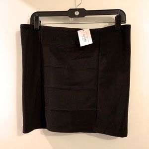 Guess Womens Mini Skirt Bodycon. Size L  NWT